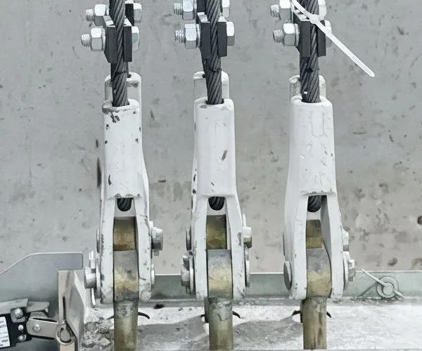 Клиновой зажим для троса в сборе